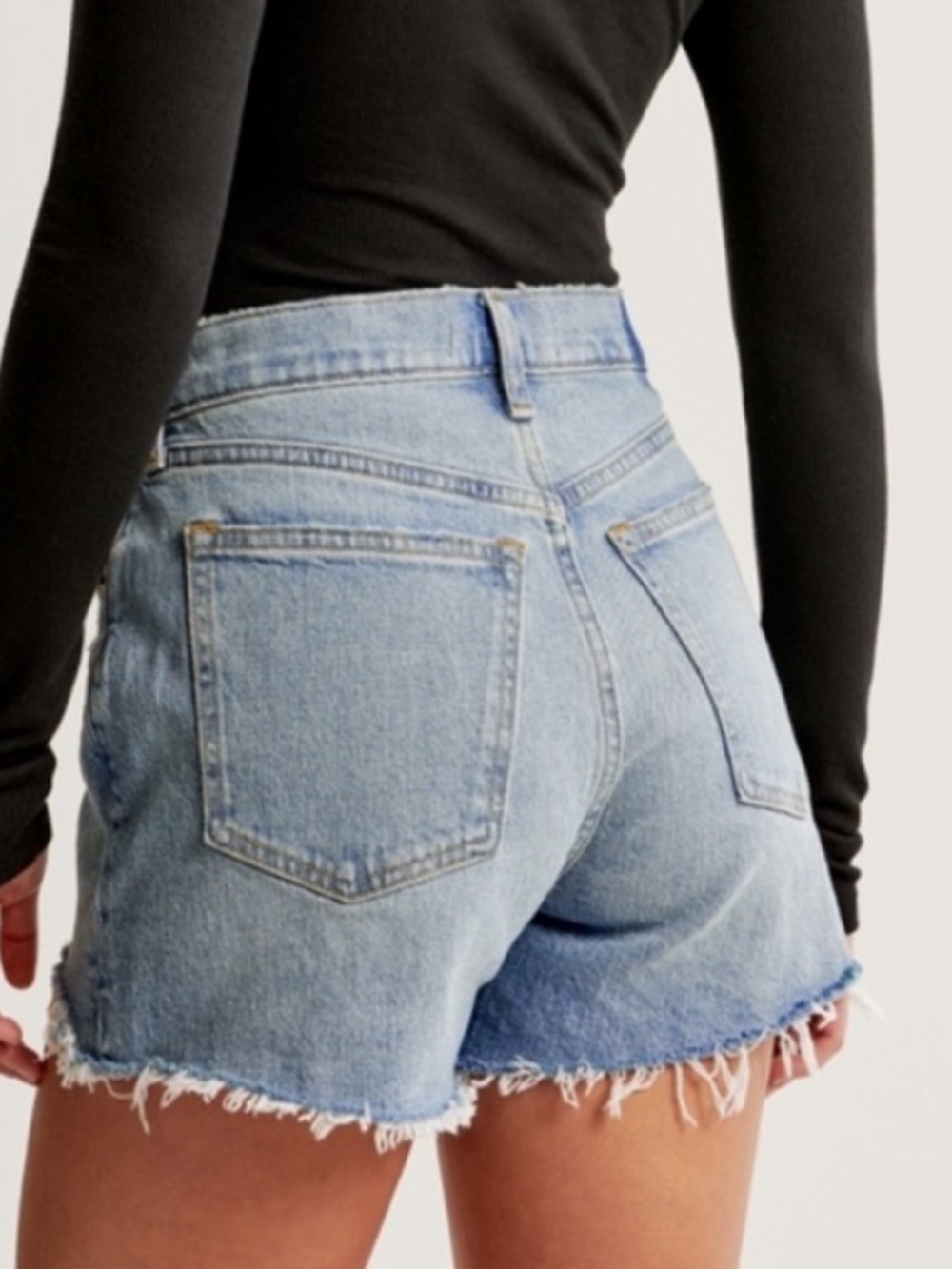 Abercrombie and Fitch Curve Love The 4” Mom Short High Rise size 29/8